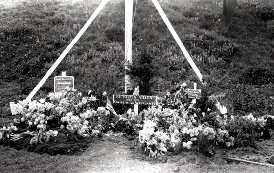 een foto uit 1945 van ‘Rozenoord’ a/d Amstel. Een fusilladeplaats, waar 140  mensen vermoord zijn.